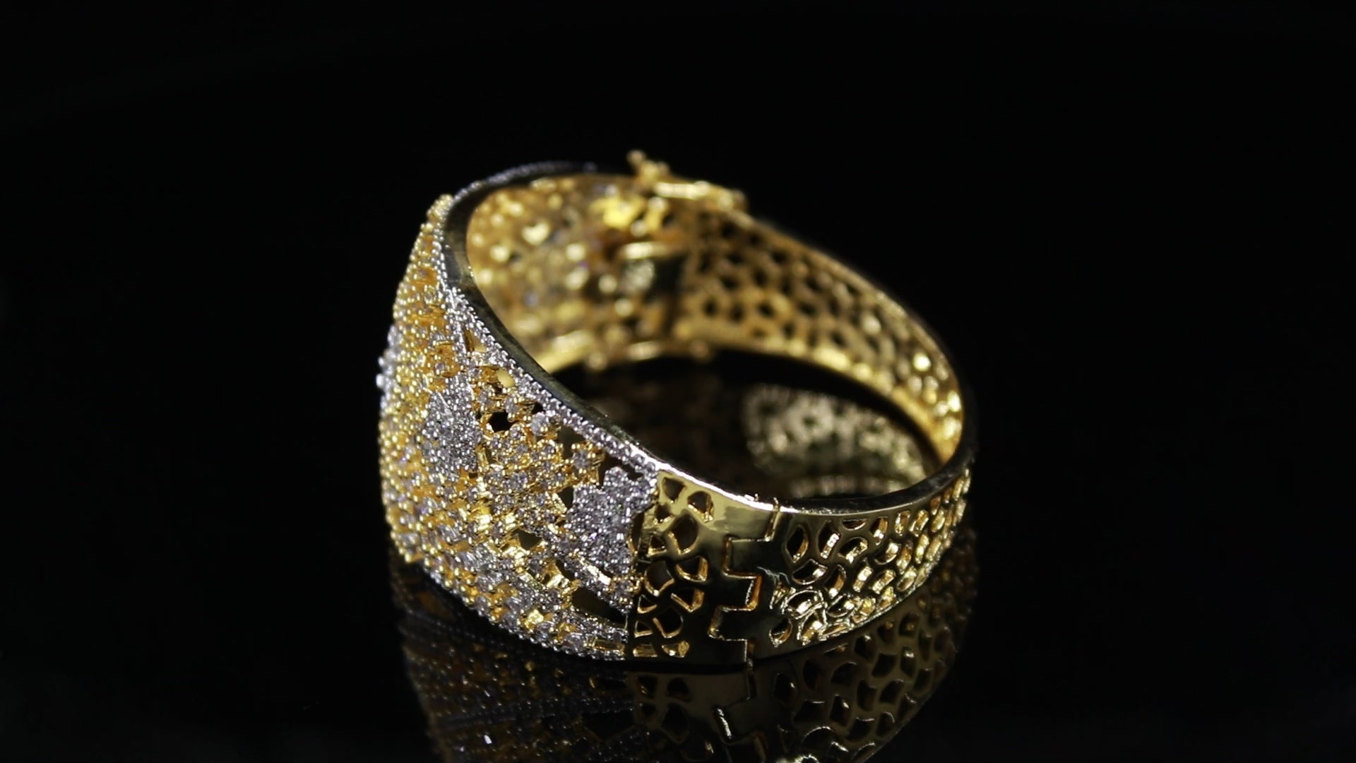 Elegant Gold-Plated Floral Diamond-Cut Bangle – Premium Bridal & Festive Jewelry for Women